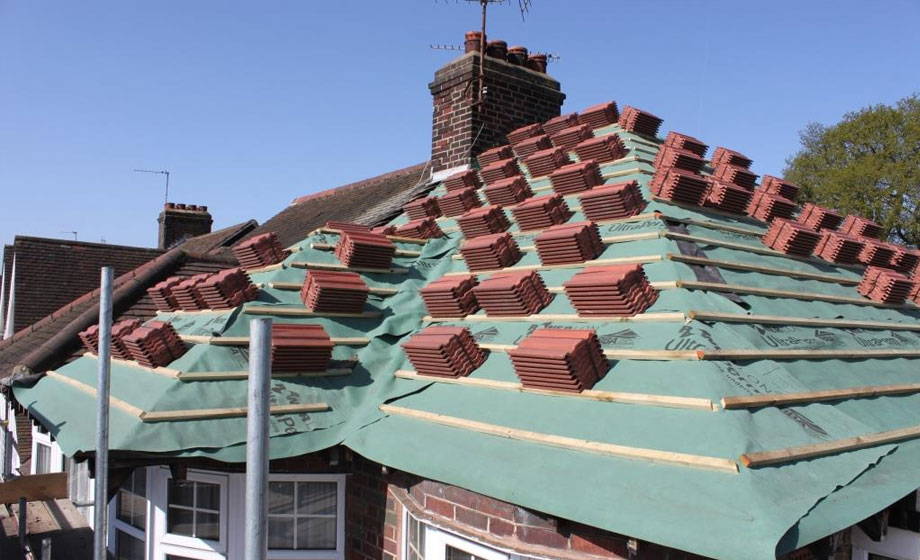 Seasonal Roof Maintenance Tips