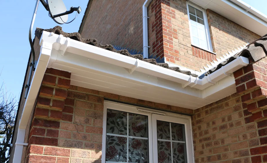 10 Signs It’s Time for a Gutter Replacement