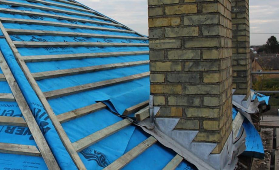 Roof Repair vs Roof Replacement – Which Do I Need?