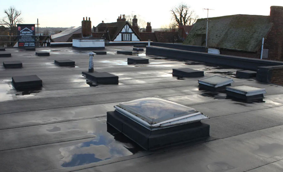 What are the Advantages of a Flat Roof?