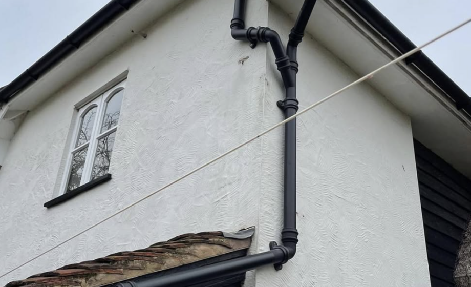 Guttering Issues? 5 Signs Your Gutters Need Repair or Replacement